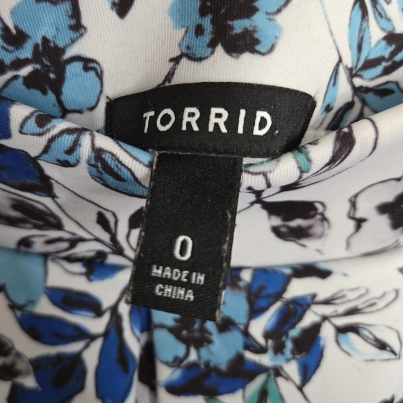 Torrid Blue Flower Skirt Size 0X Floral Pleated Spring Summer - Picture 6 of 9